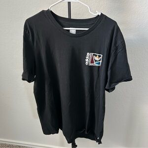 🌿 Adidas Men's Black Tee with Logo Patch